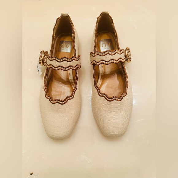 NWT Dolce vita Scalloped Mary Jane Flats - Beige Canvas Size 6 1/2. - Picture 2 of 9